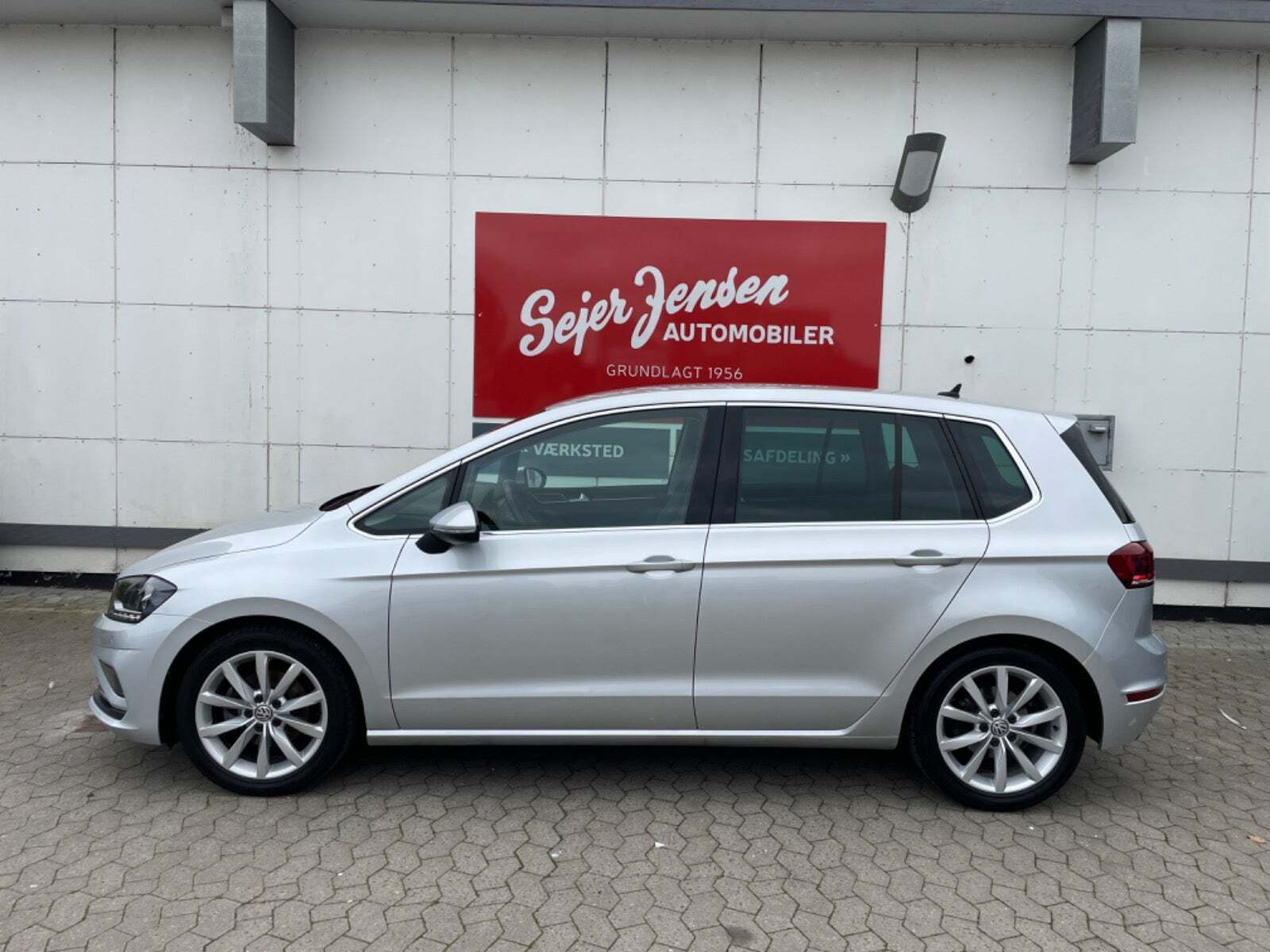 Sølv VW Golf Sportsvan fra 2020
