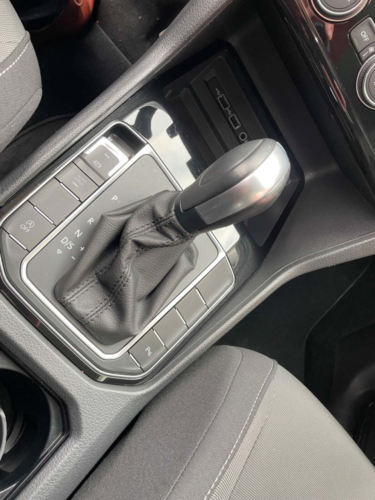 Sølv VW Golf Sportsvan fra 2020