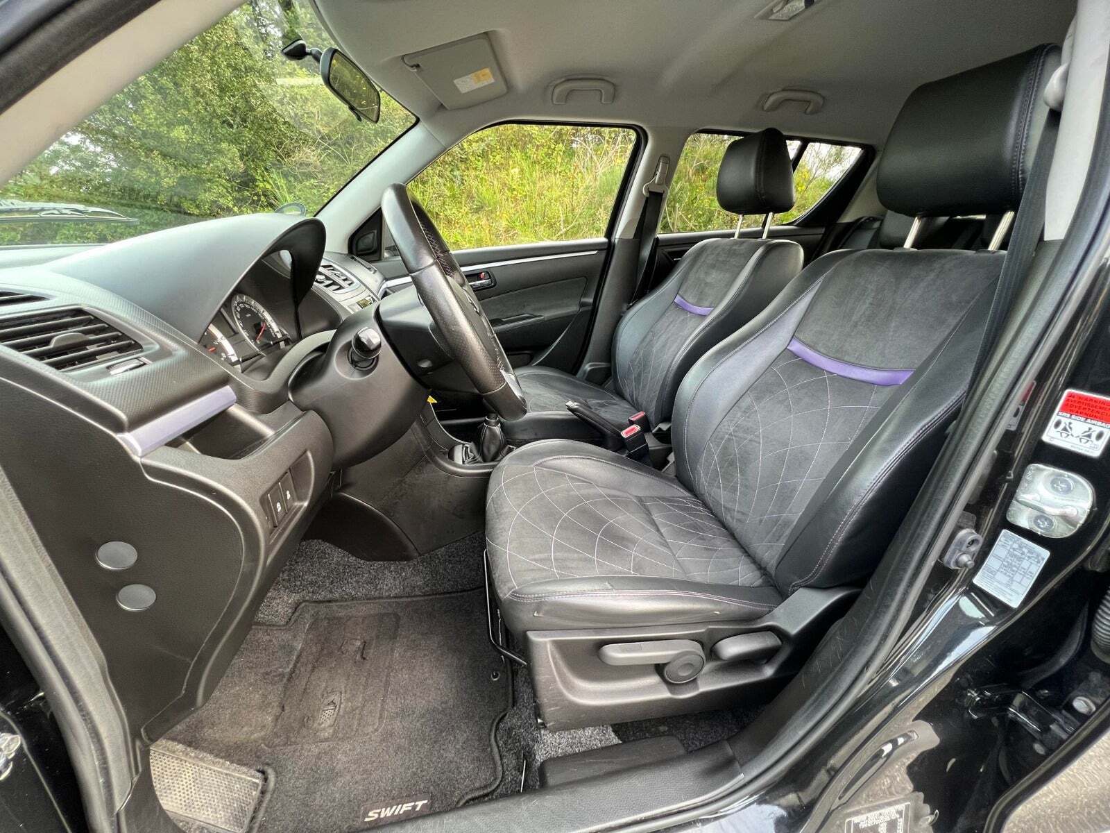 Grå Suzuki Swift fra 2015