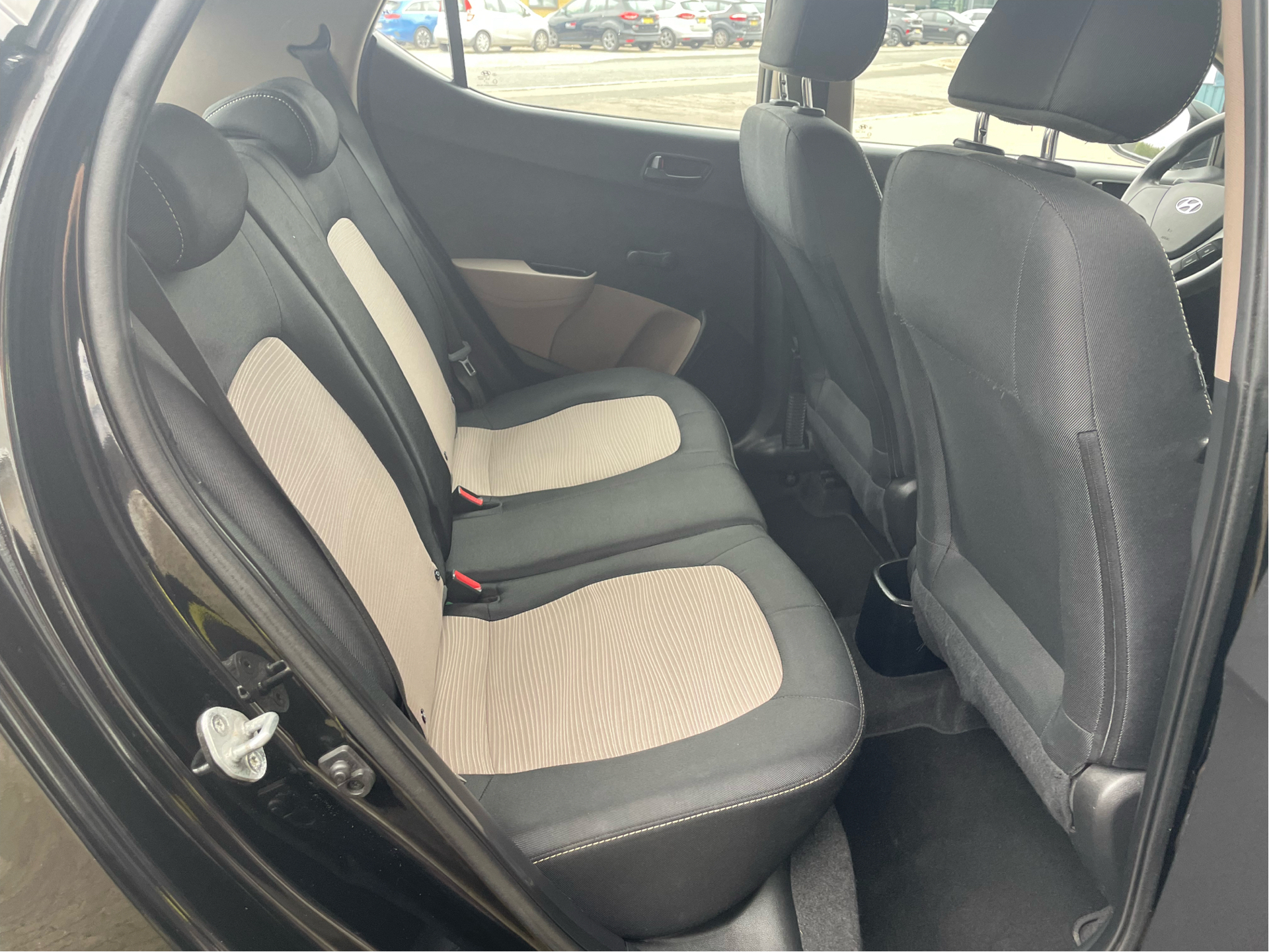 Sort Hyundai i10 fra 2017