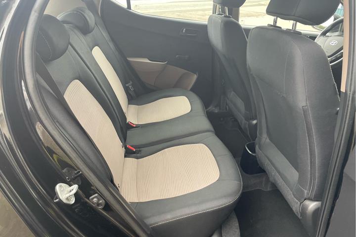 Sort Hyundai i10 fra 2017