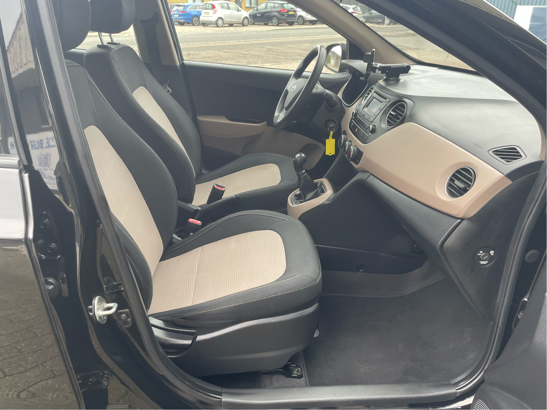 Sort Hyundai i10 fra 2017