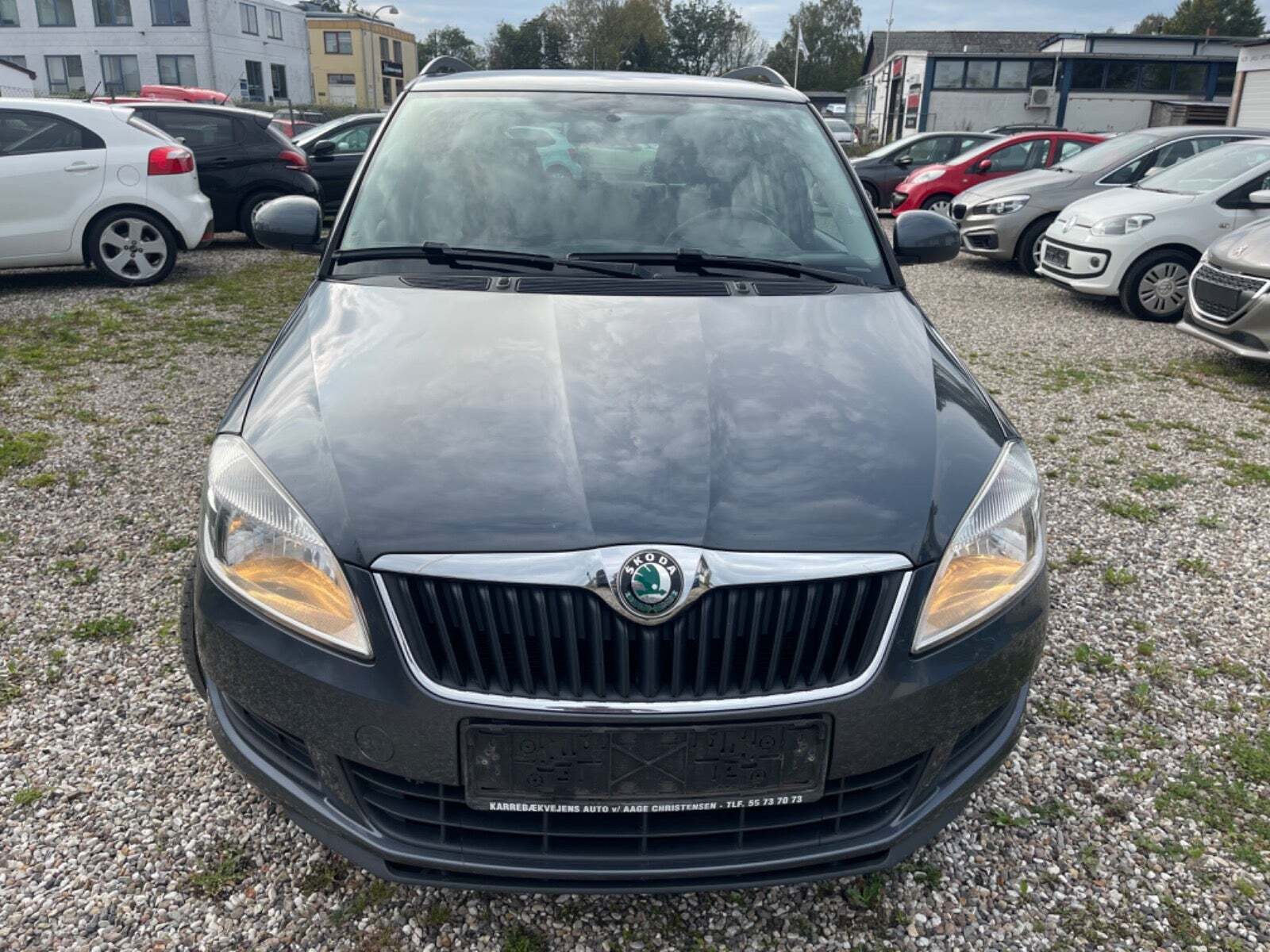 Grå Skoda Fabia fra 2011