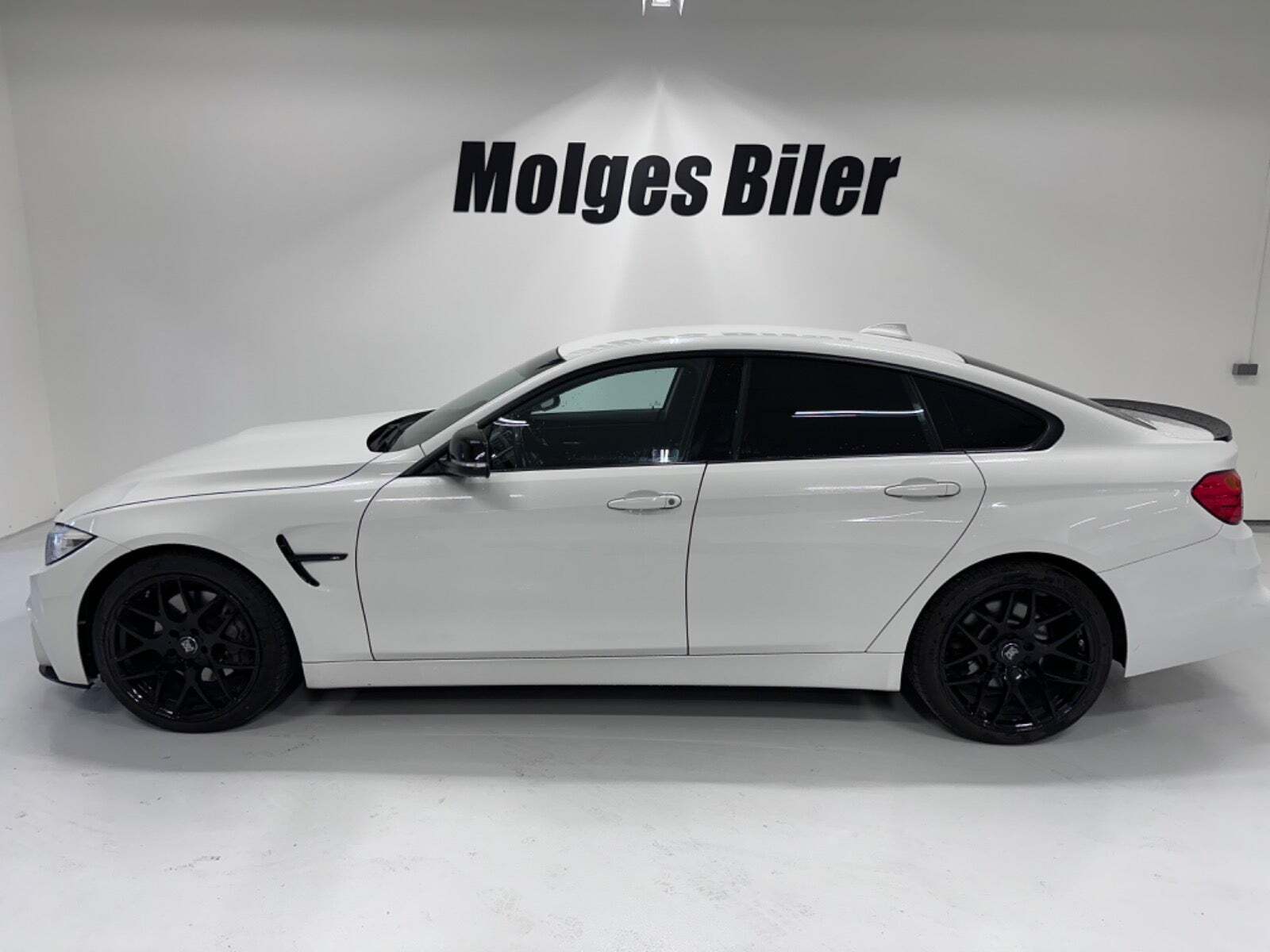 Hvid BMW 440i fra 2016 set udefra