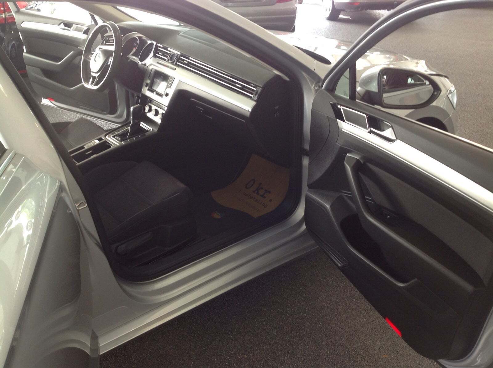 Sølv VW Passat fra 2016