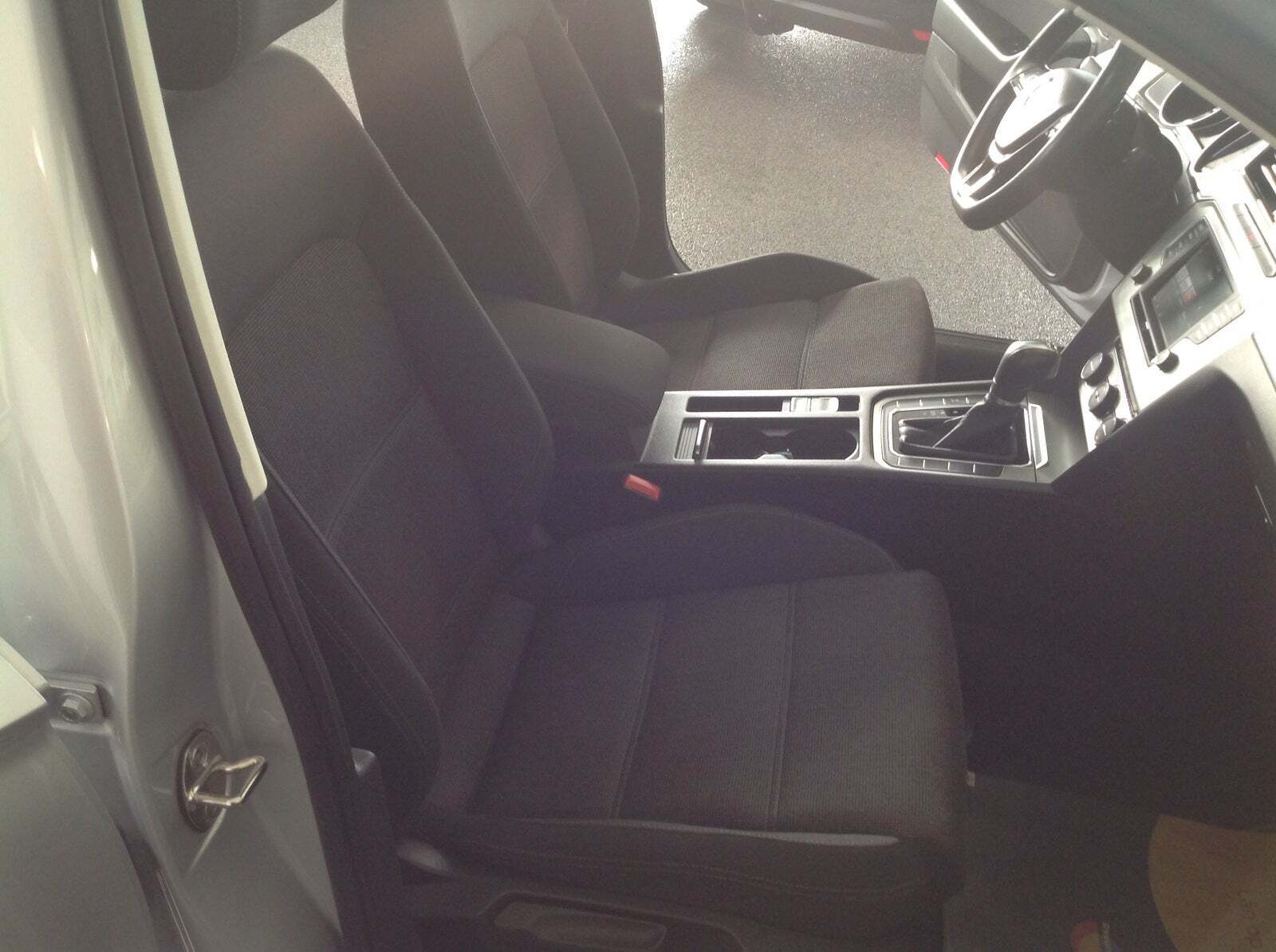Sølv VW Passat fra 2016
