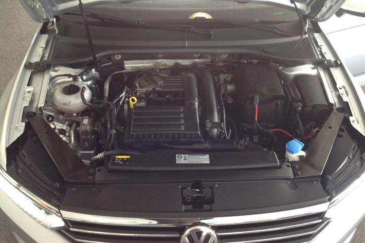 Sølv VW Passat fra 2016