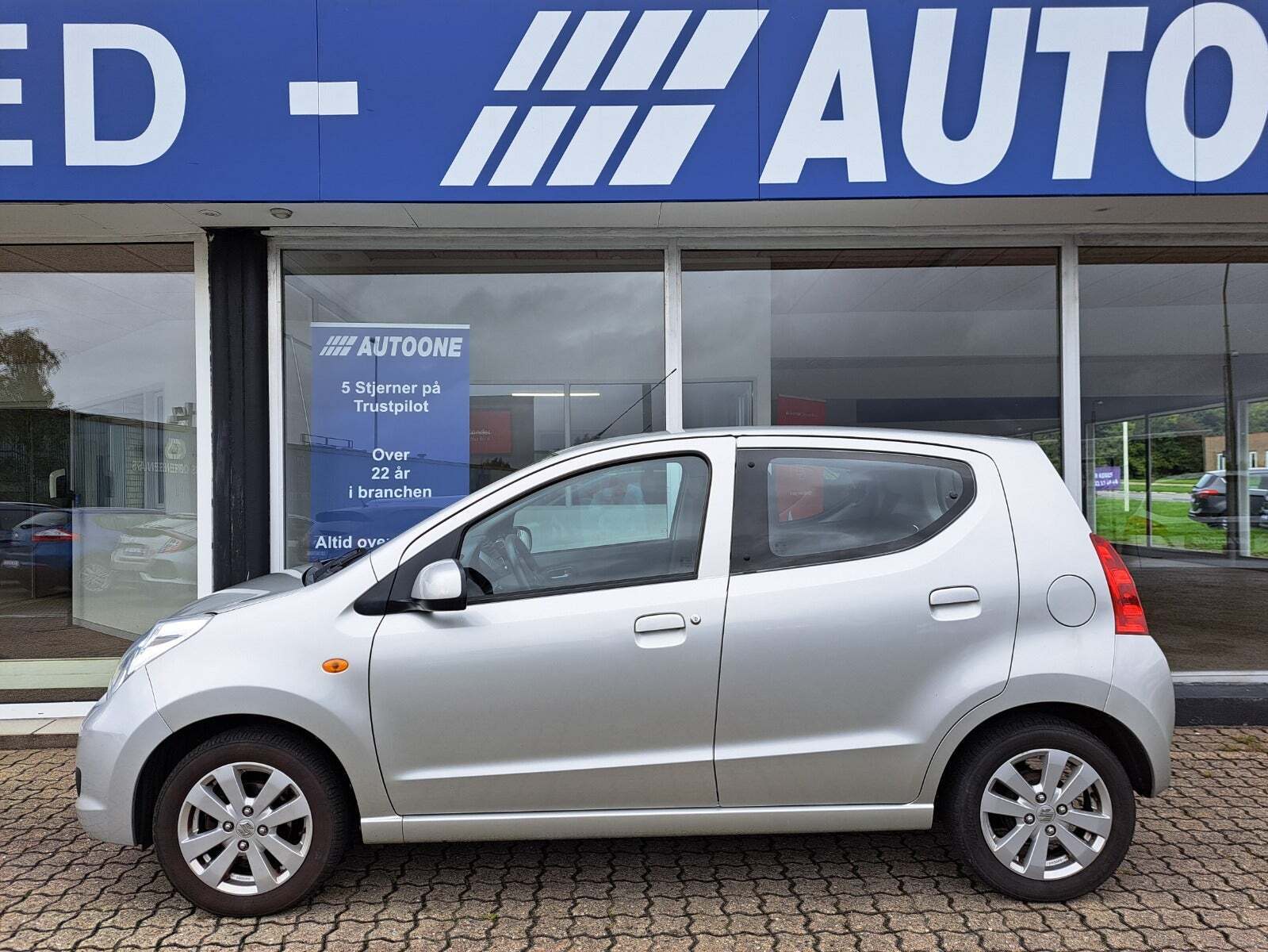 Grå Suzuki Alto fra 2015