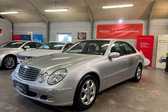 undefined Mercedes E320 fra 2004 set udefra