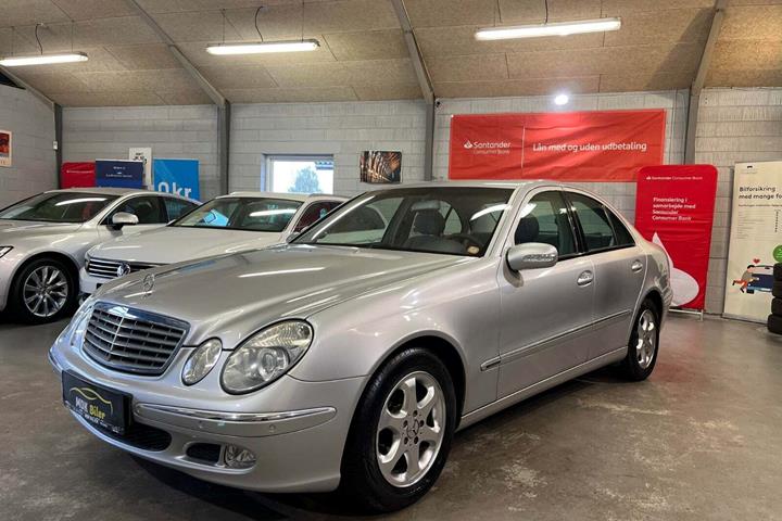 undefined Mercedes E320 fra 2004 set udefra