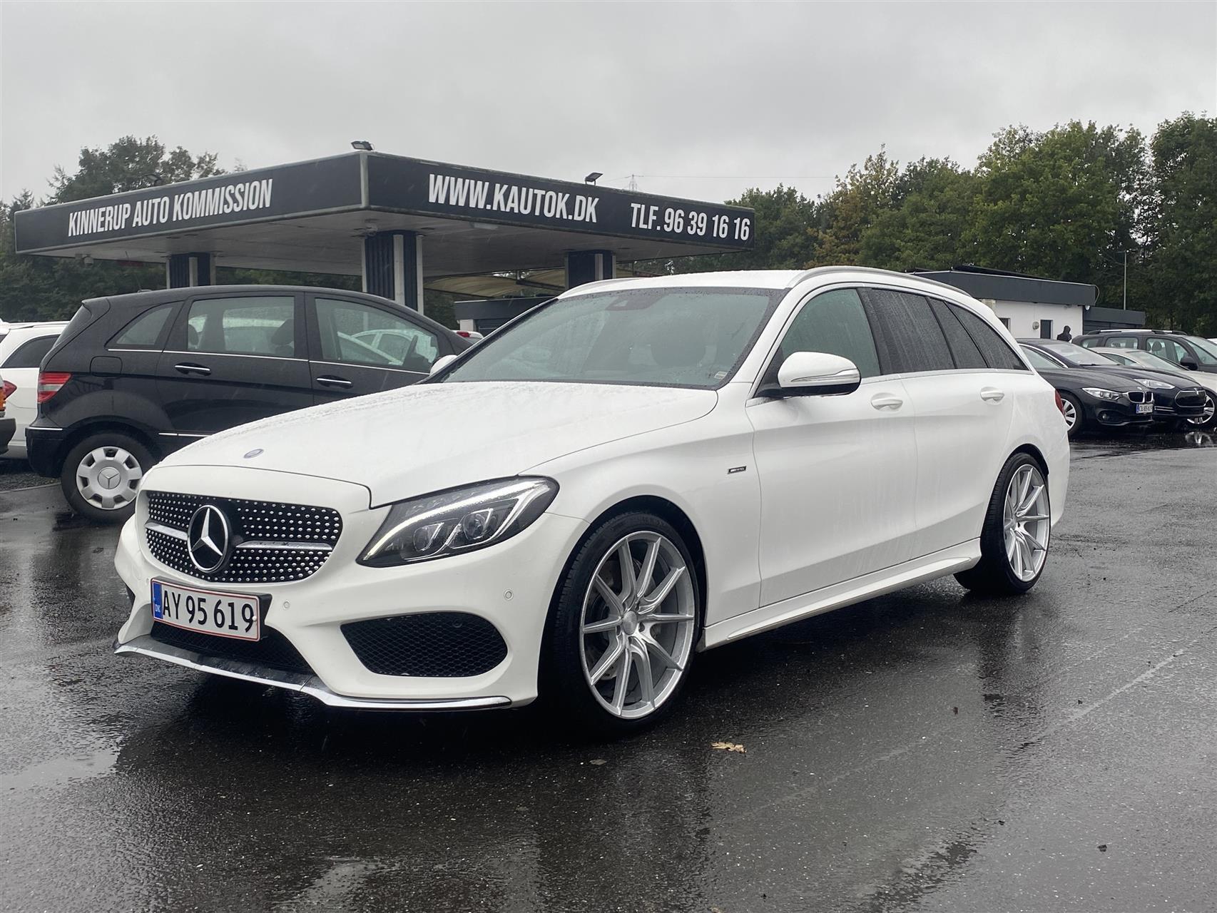 Hvid Mercedes C400 fra 2015