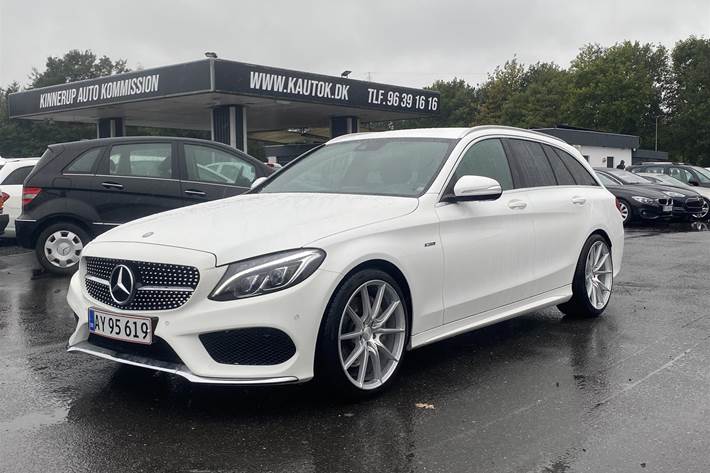 Hvid Mercedes C400 fra 2015