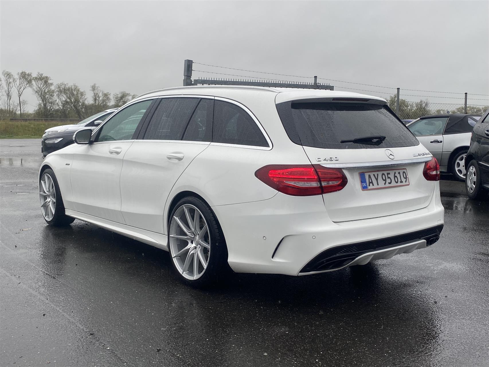 Hvid Mercedes C400 fra 2015