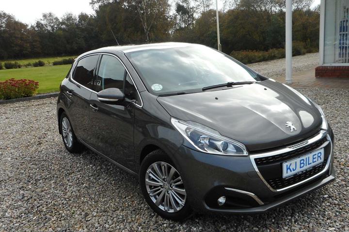 Grå Peugeot 208 fra 2019