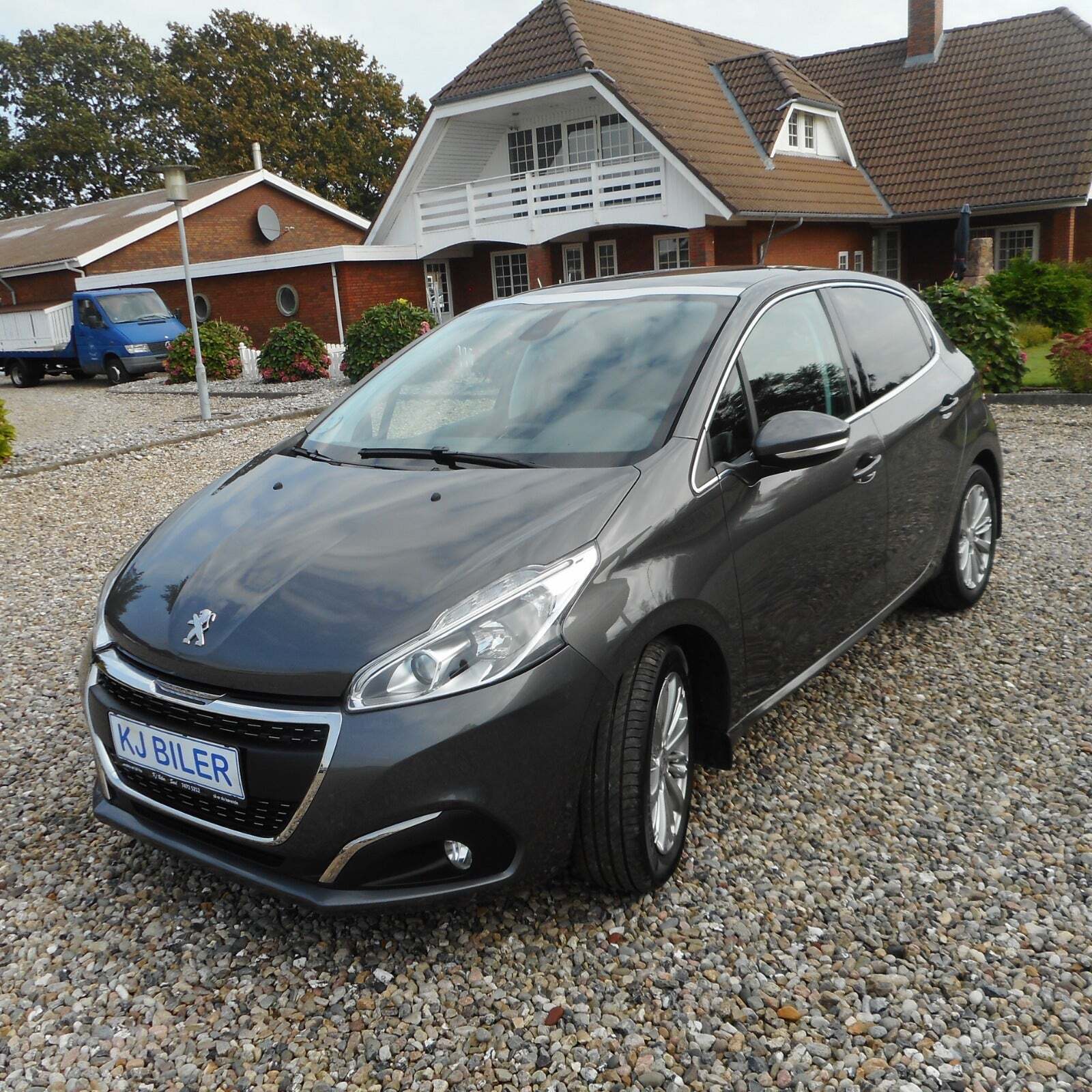 Grå Peugeot 208 fra 2019