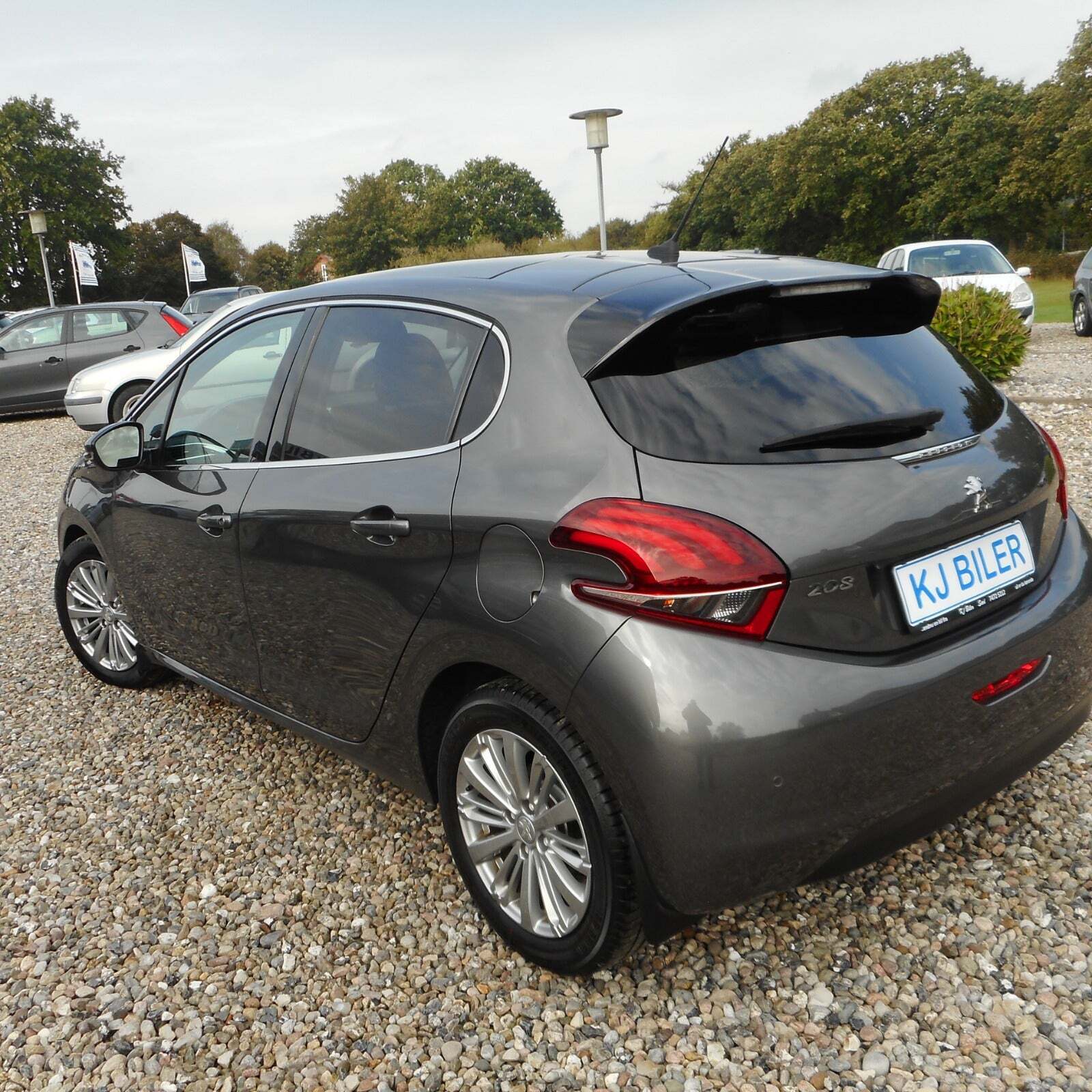 Grå Peugeot 208 fra 2019