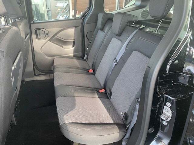 Sort Mercedes Citan 113 fra 2023 set indefra