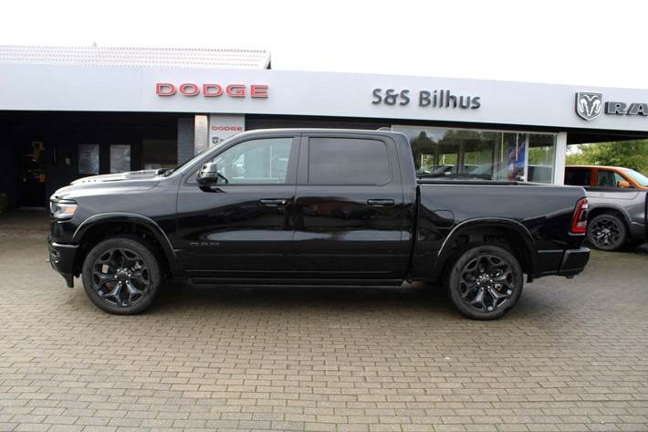 Grøn Dodge RAM 1500 fra 2024