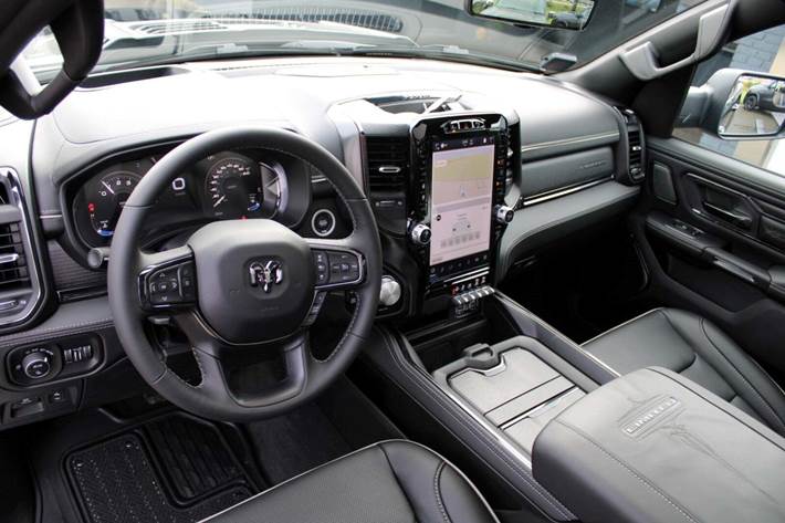 Grøn Dodge RAM 1500 fra 2024