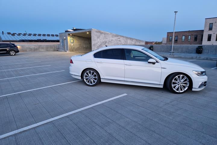 Hvid VW Passat fra 2017