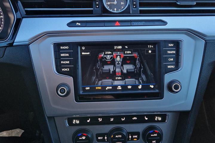 Hvid VW Passat fra 2017