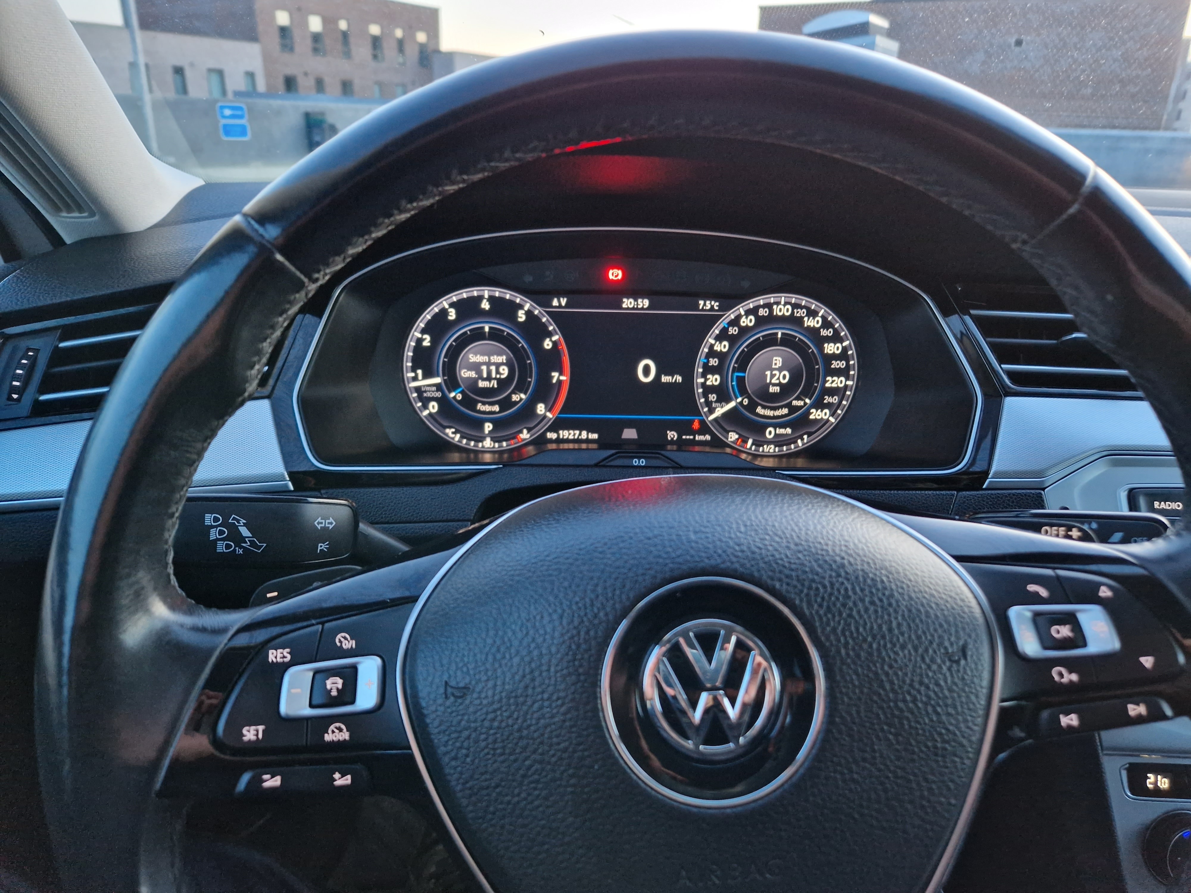 Hvid VW Passat fra 2017