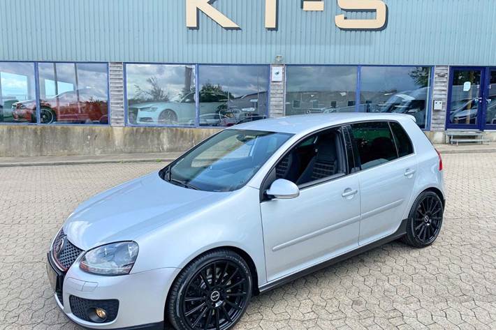 Sort VW Golf V fra 2005
