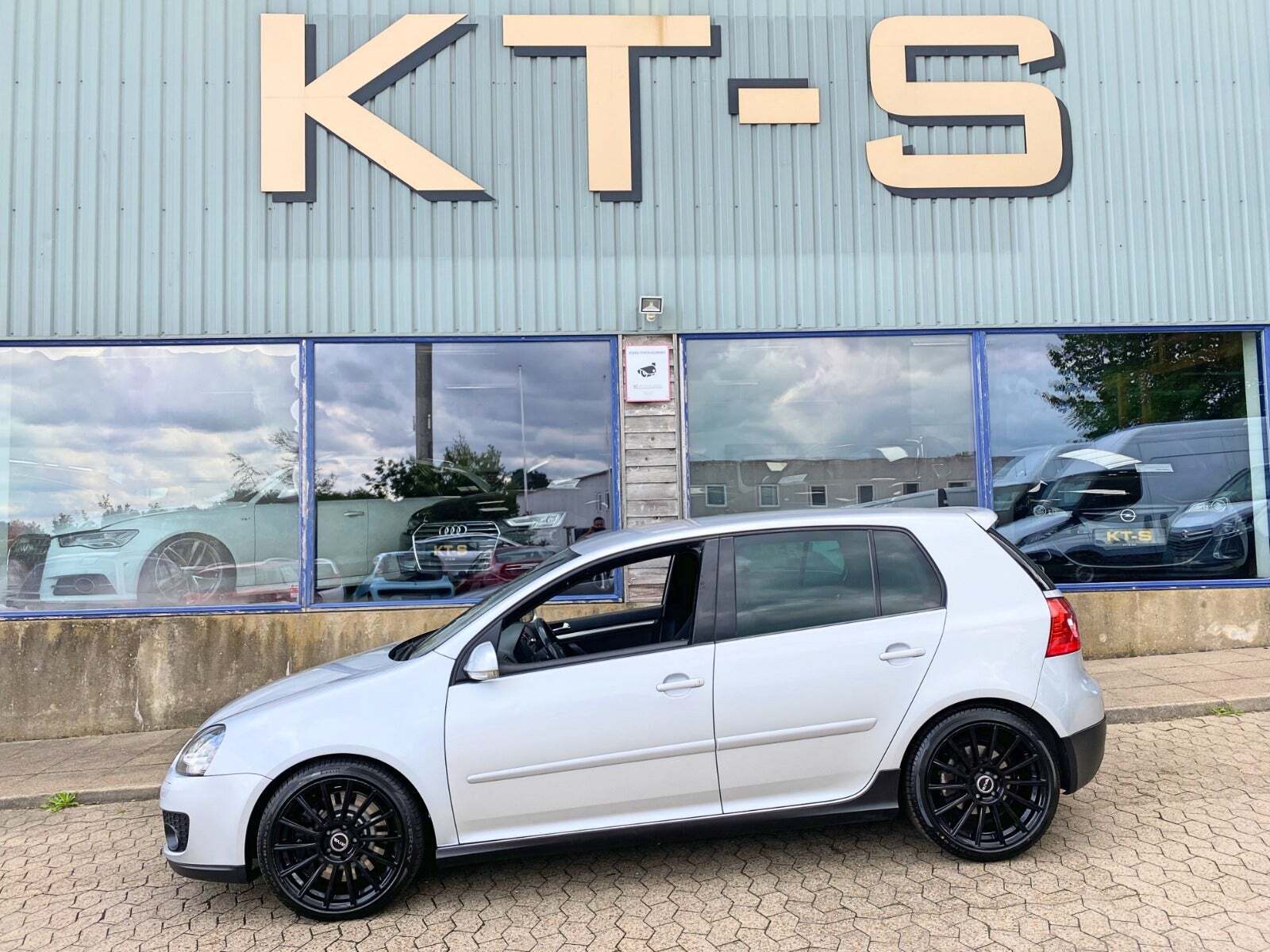 Sort VW Golf V fra 2005