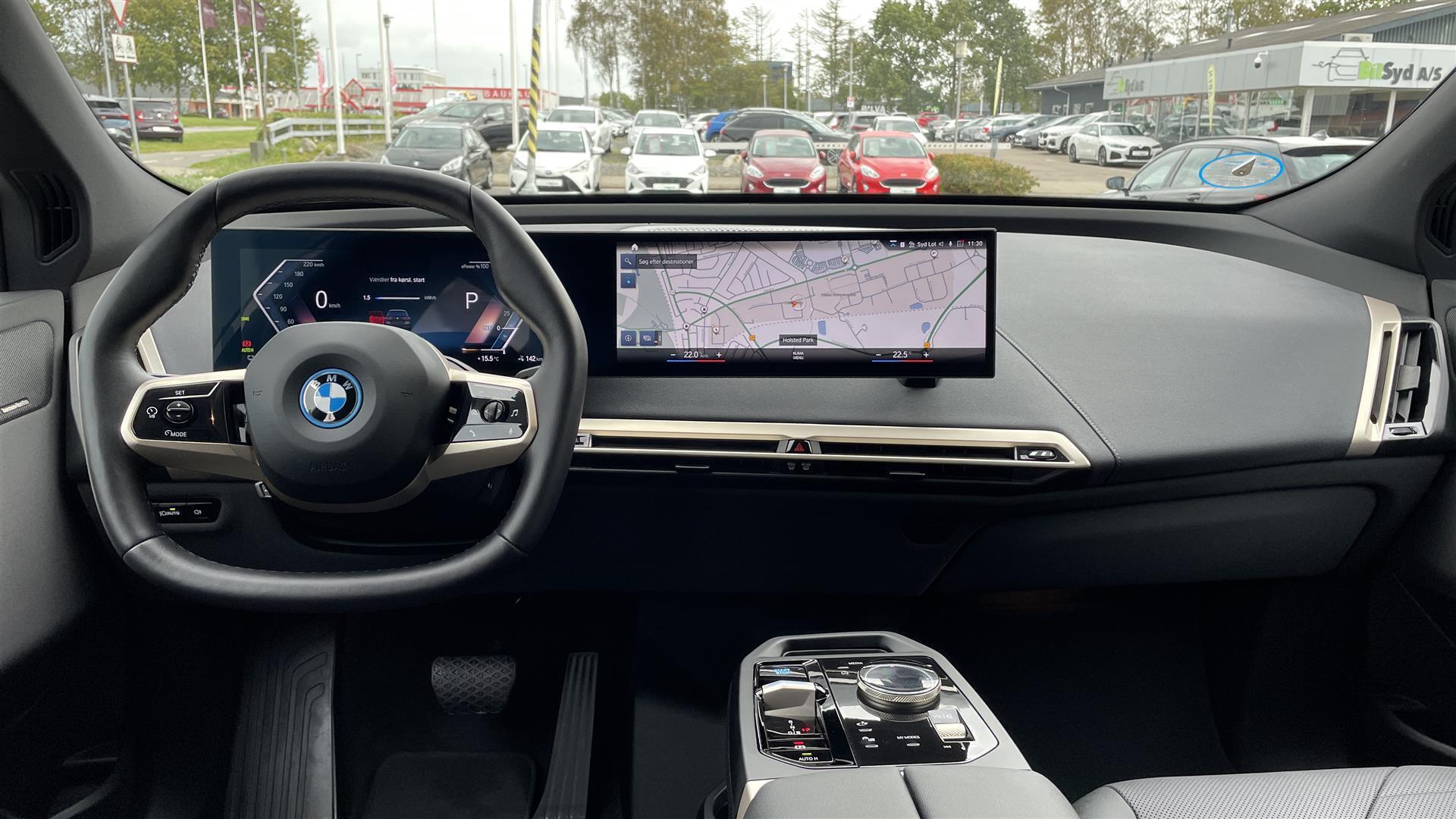 Grå BMW iX fra 2022