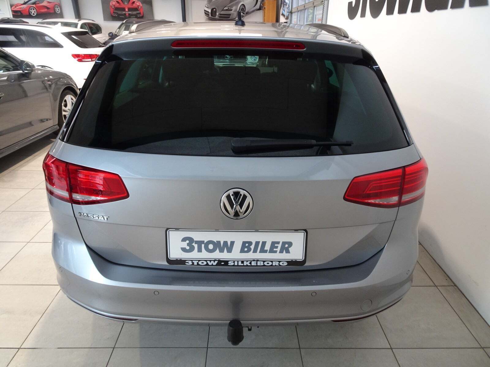 Grå VW Passat fra 2019