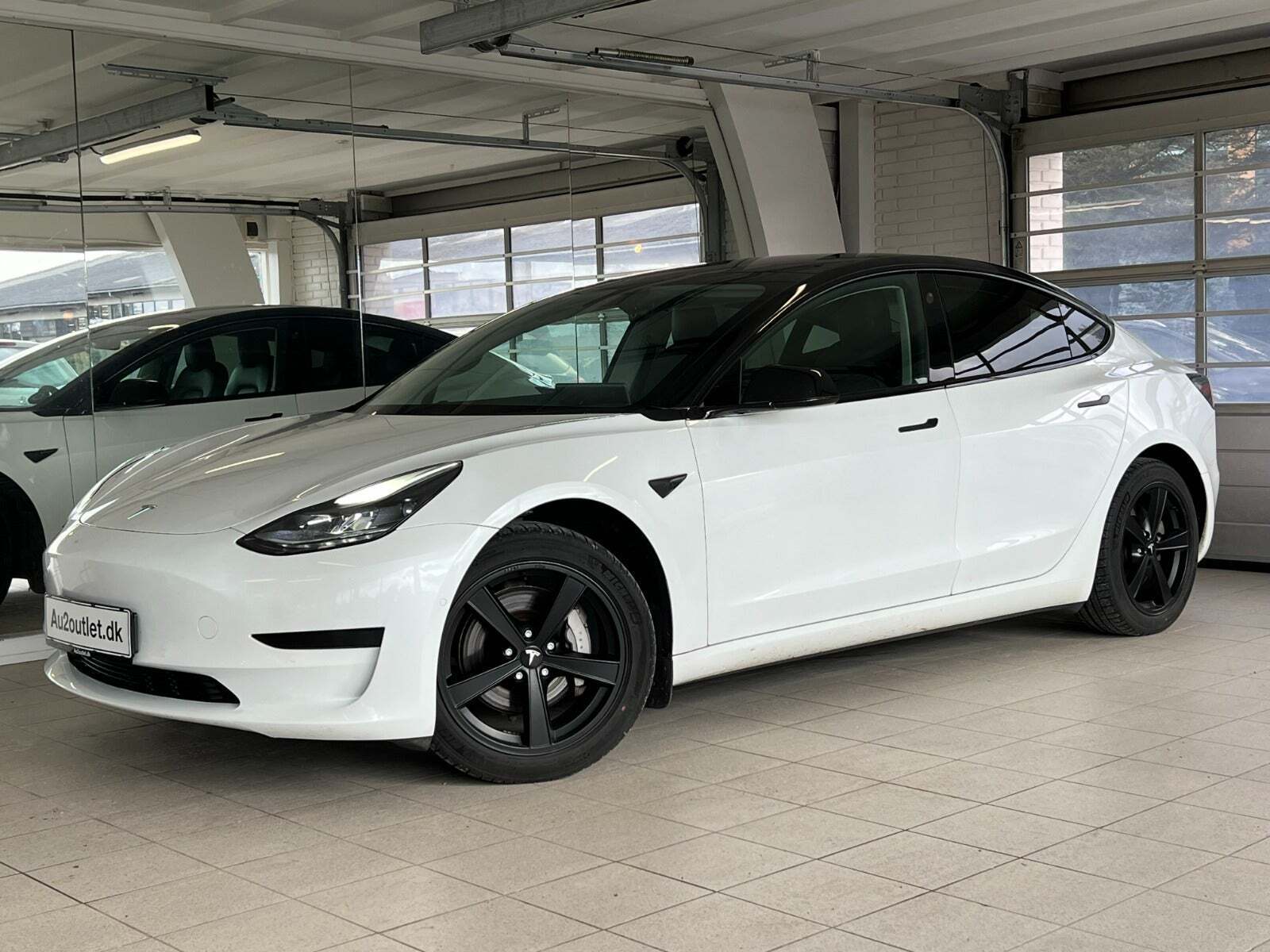 Hvid Tesla Model 3 fra 2020