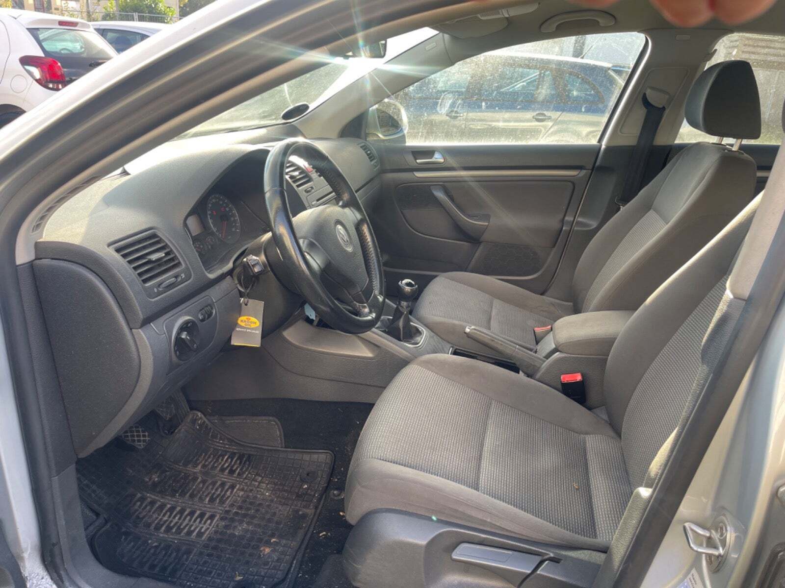 Grå VW Jetta fra 2007