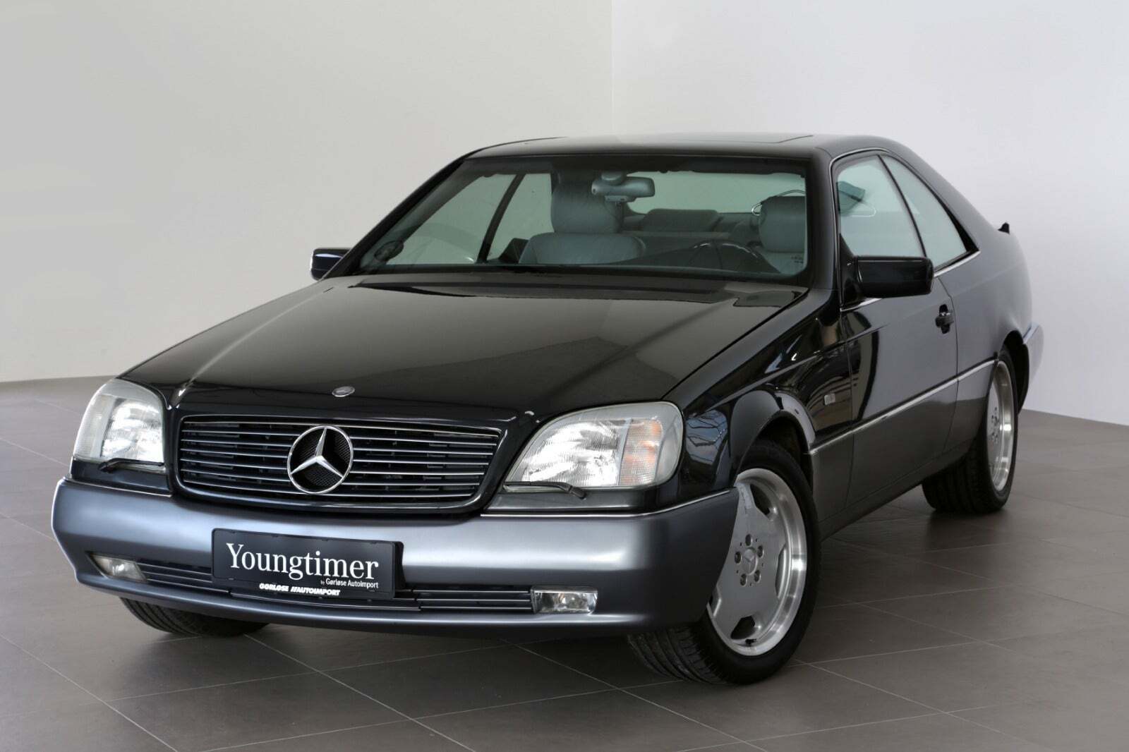Sort Mercedes S500 fra 1996