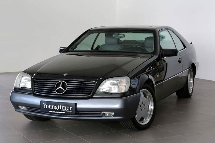 Sort Mercedes S500 fra 1996