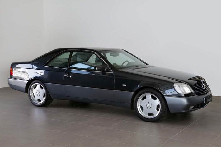 Sort Mercedes S500 fra 1996