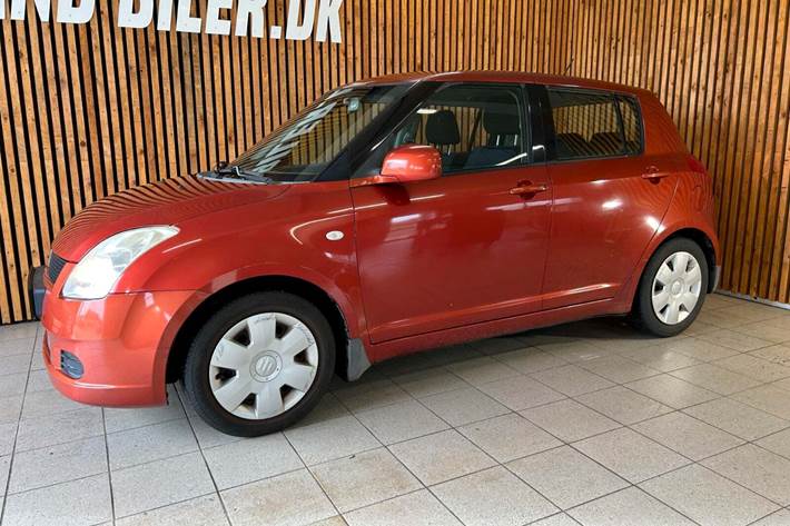 Orange Suzuki Swift fra 2007