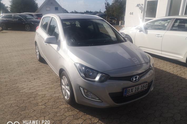Grå Hyundai i20 fra 2013