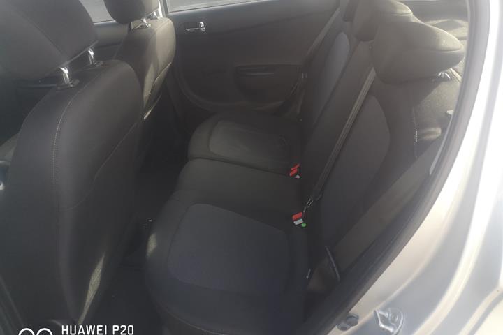 Grå Hyundai i20 fra 2013