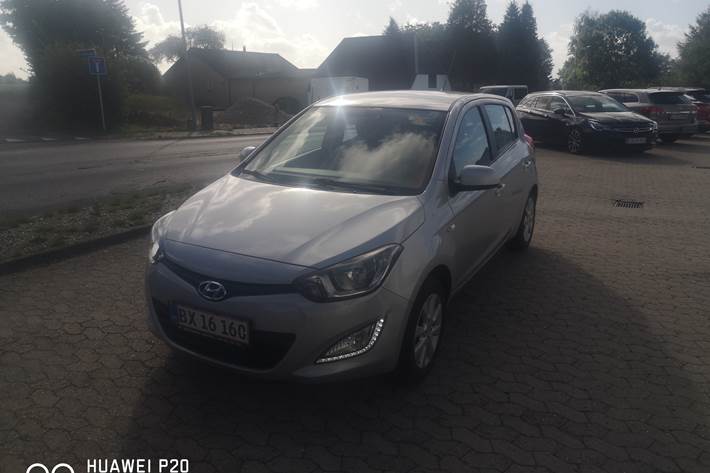 Grå Hyundai i20 fra 2013