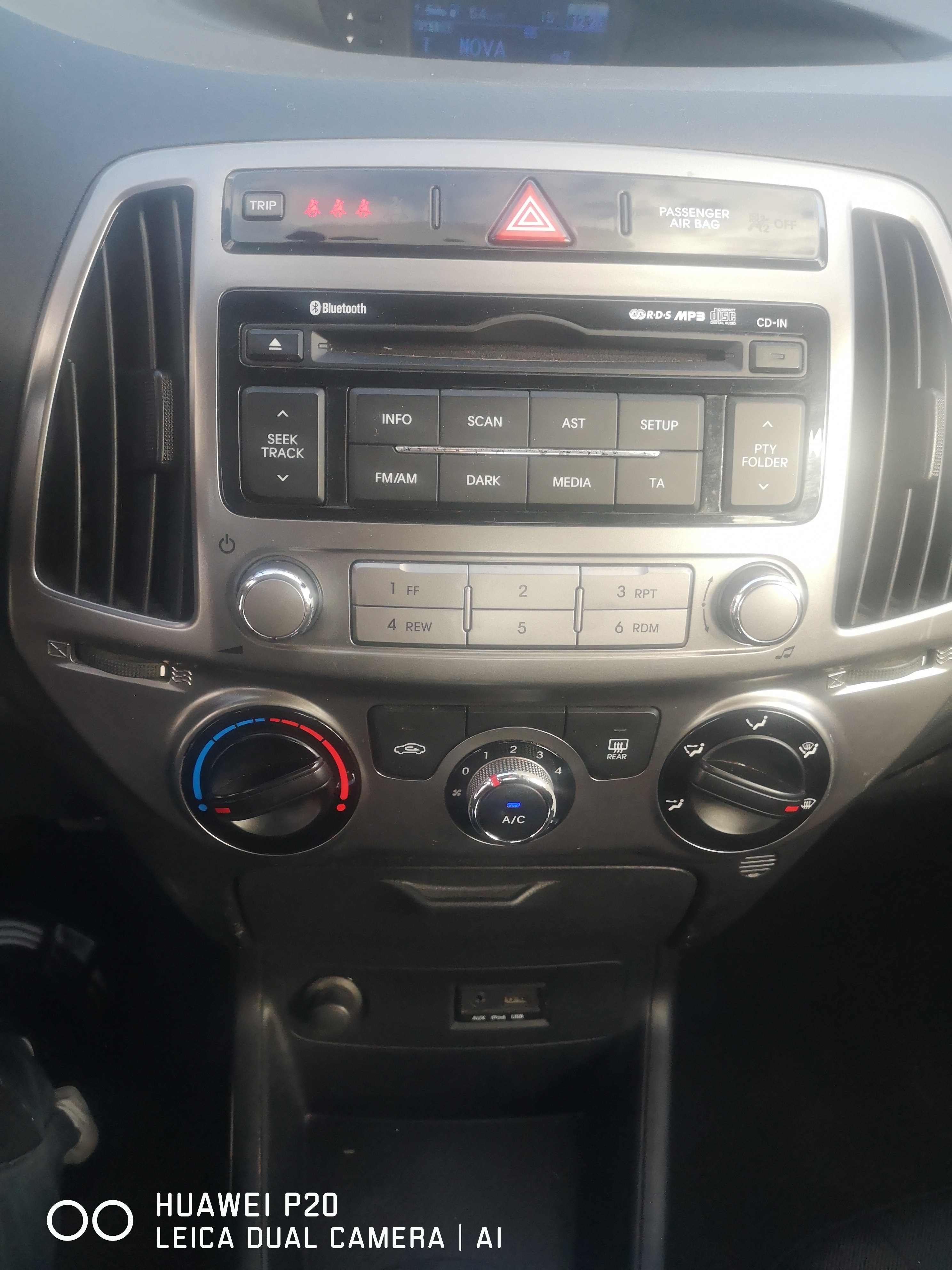 Grå Hyundai i20 fra 2013