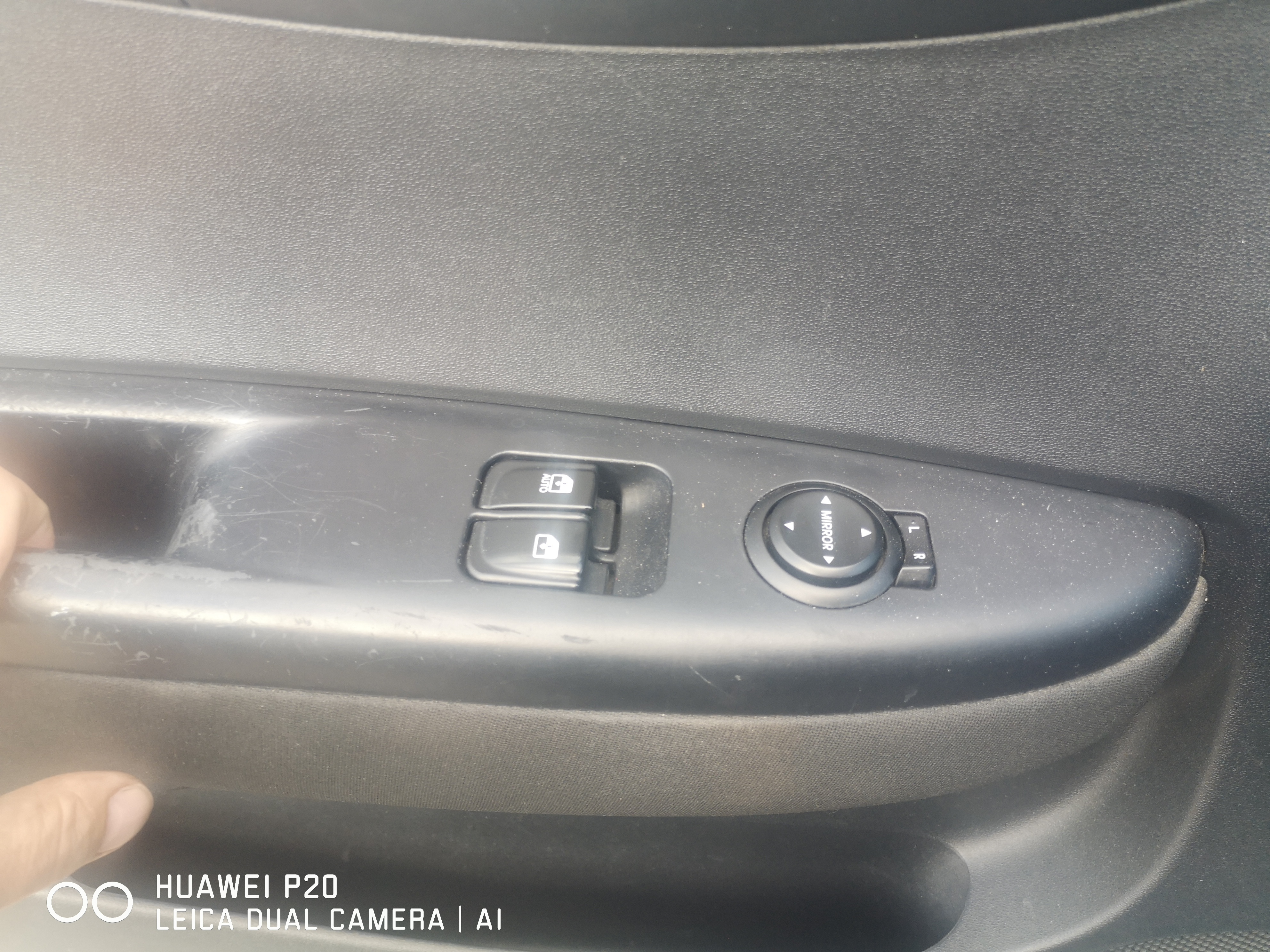 Grå Hyundai i20 fra 2013