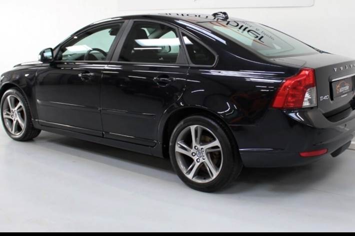 Sort Volvo S40 fra 2013