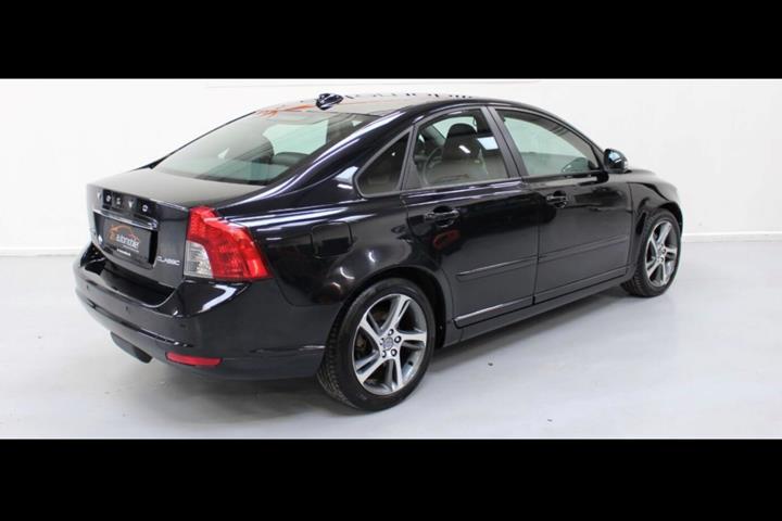Sort Volvo S40 fra 2013