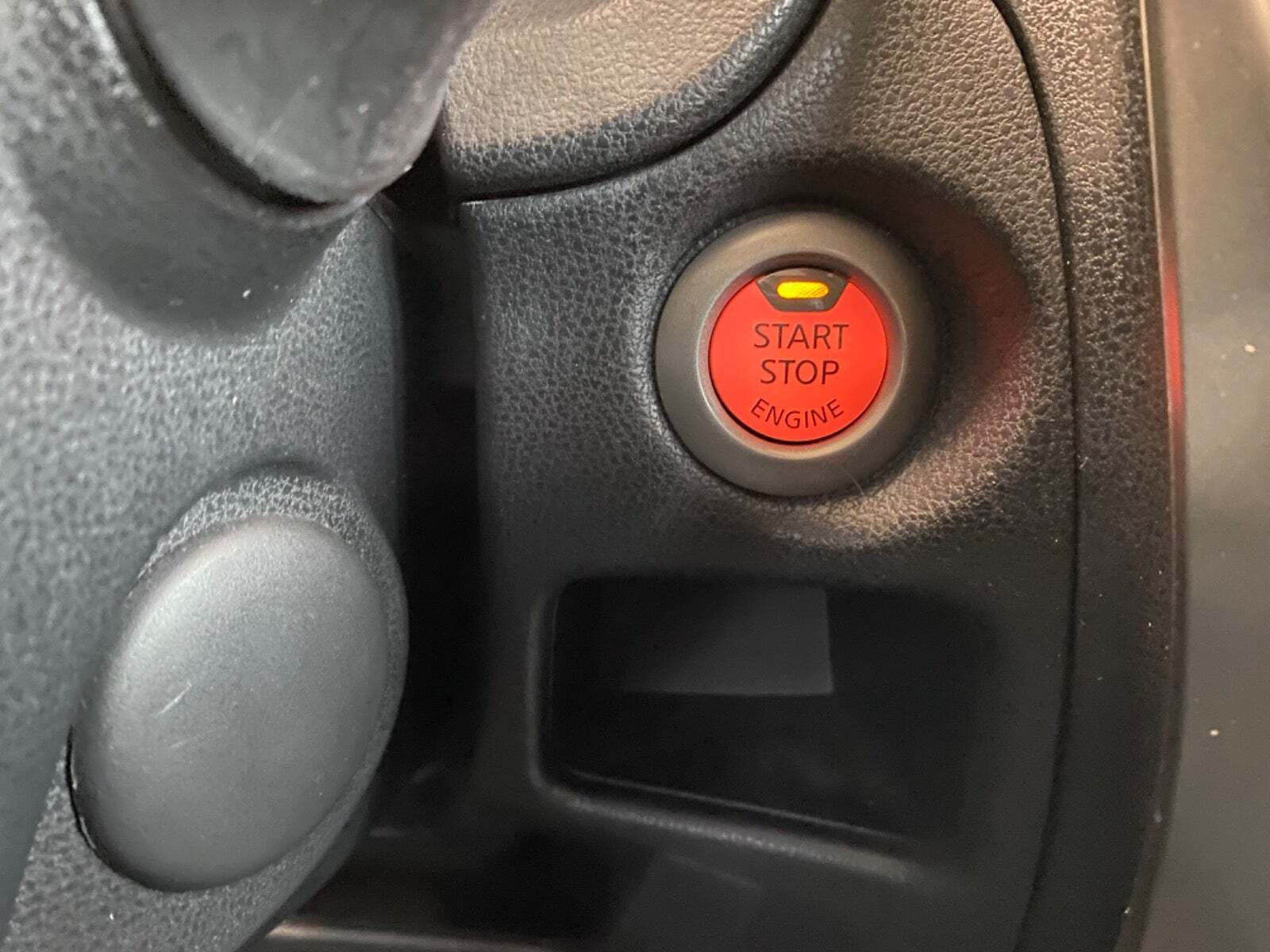 Grå Nissan Note fra 2014