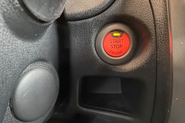 Grå Nissan Note fra 2014