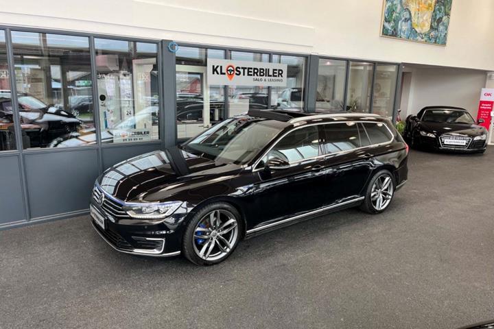 Sort VW Passat fra 2017