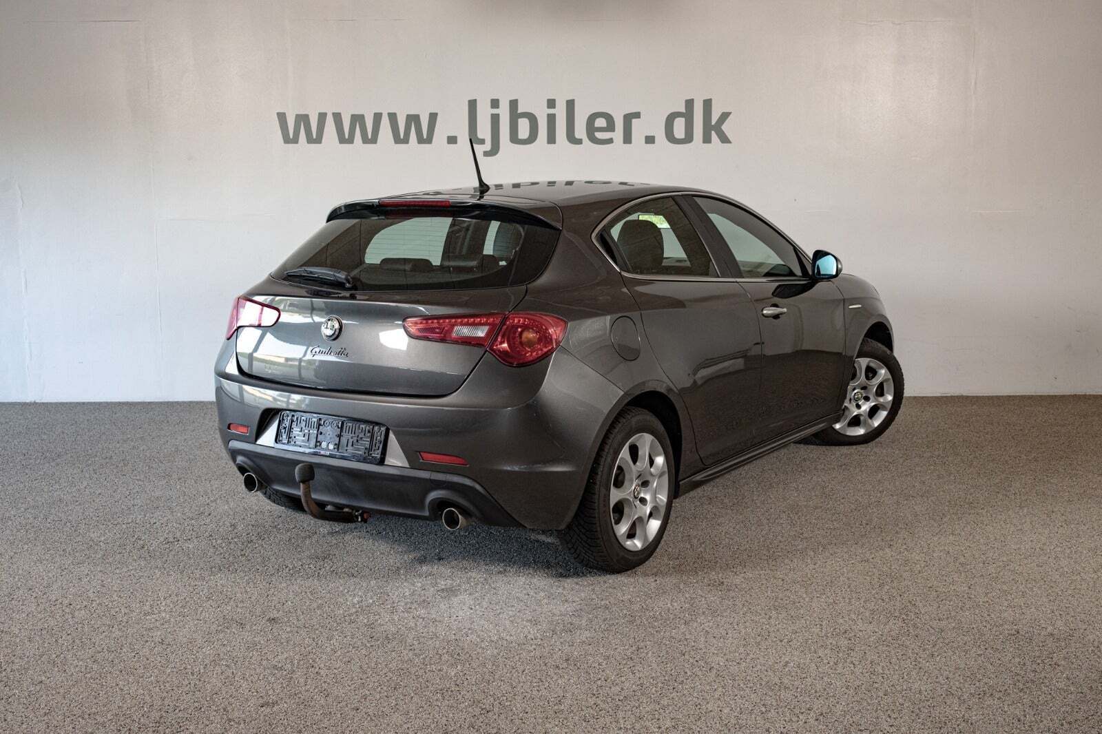 Grå Alfa Romeo Giulietta fra 2011
