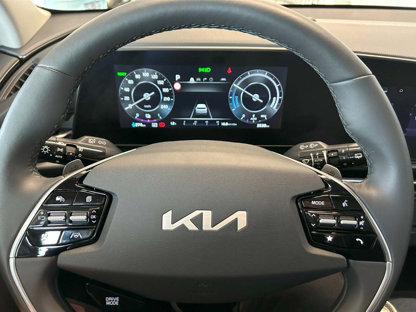 Grå Kia Niro fra 2023