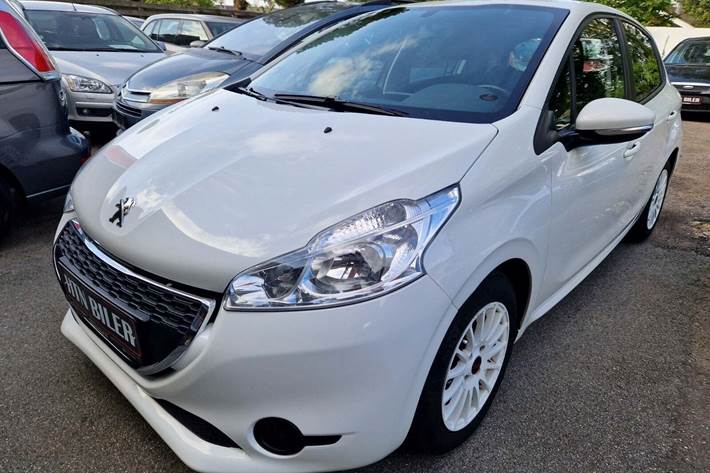 Grå Peugeot 208 fra 2014