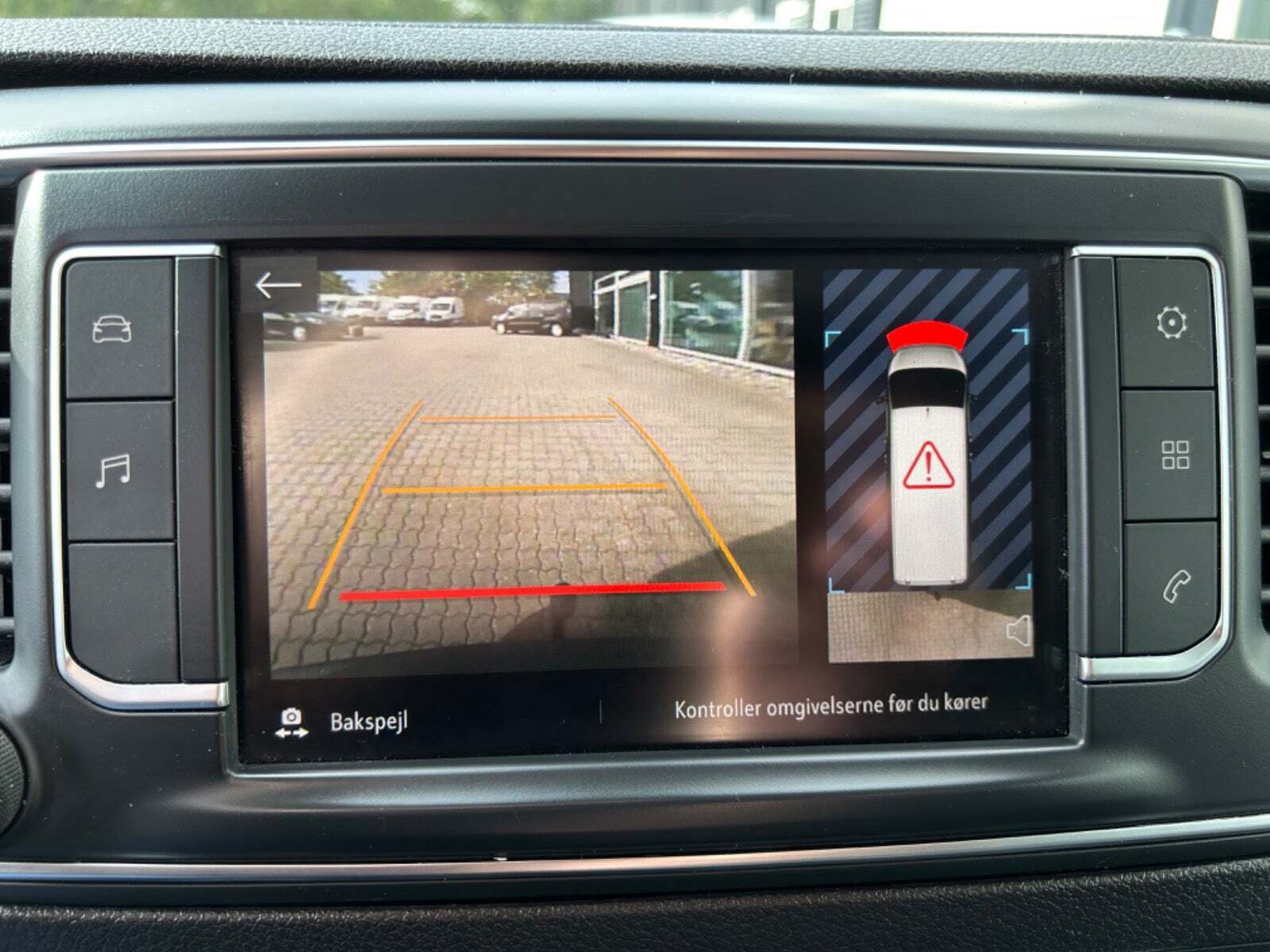 Hvid Opel Vivaro fra 2021